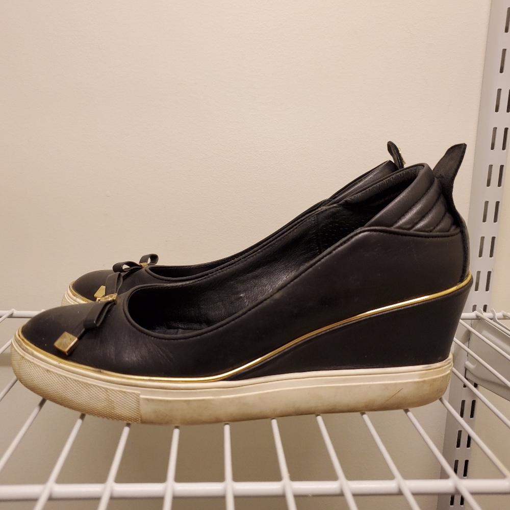 Wishbone Wedges Size: 9